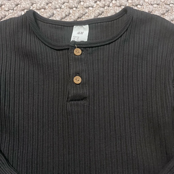 H&M Ribbed Shirt - Picture 2 of 3